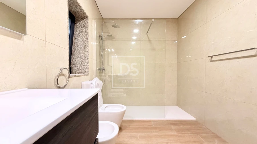 Moradia T3 para Venda em Oliveira (Santa Maria) Foto 29