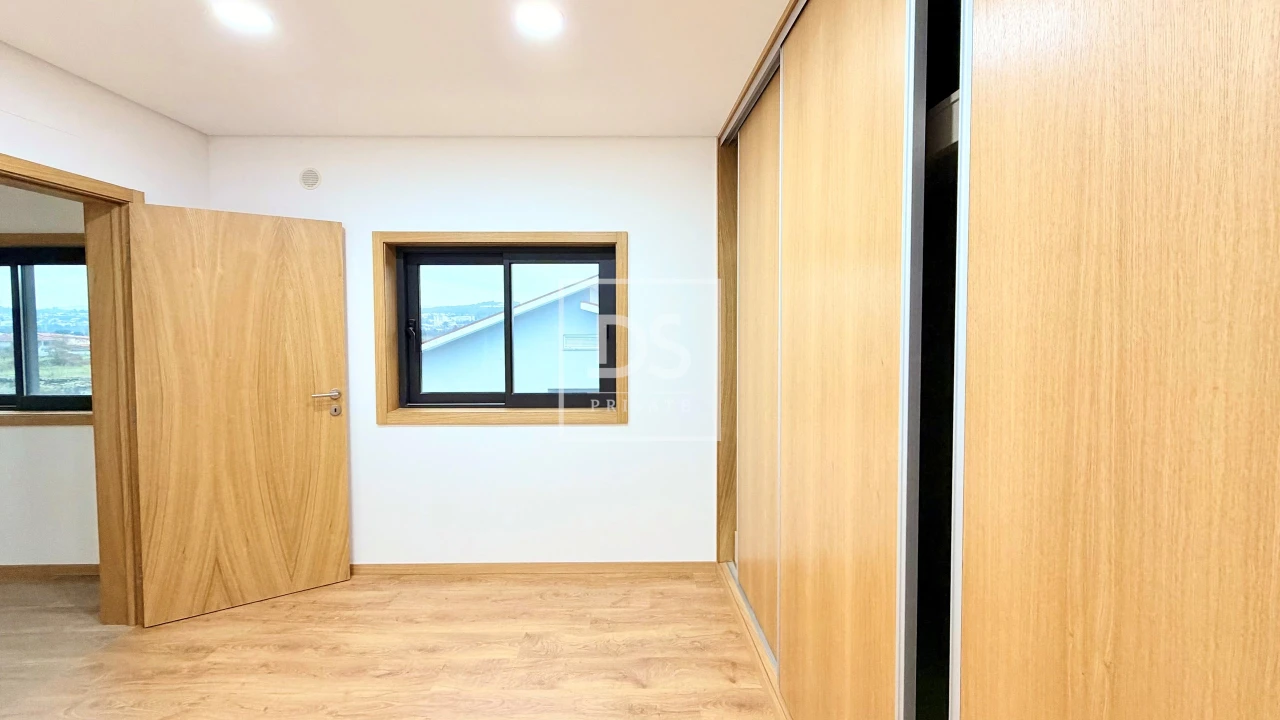 Moradia T3 para Venda em Oliveira (Santa Maria) Foto 27