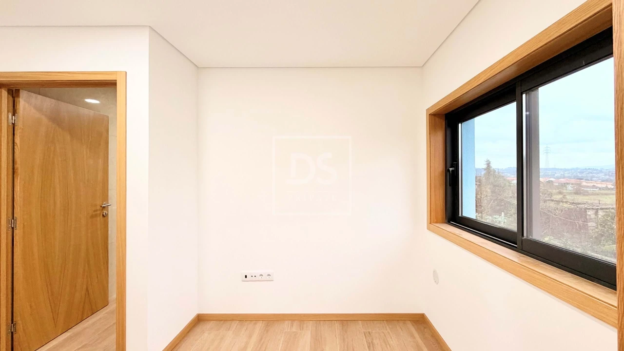 Moradia T3 para Venda em Oliveira (Santa Maria) Foto 26