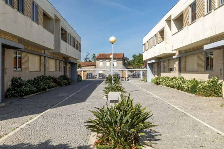 Apartamento T2 para Venda em Nogueira e Silva Escura Foto 48