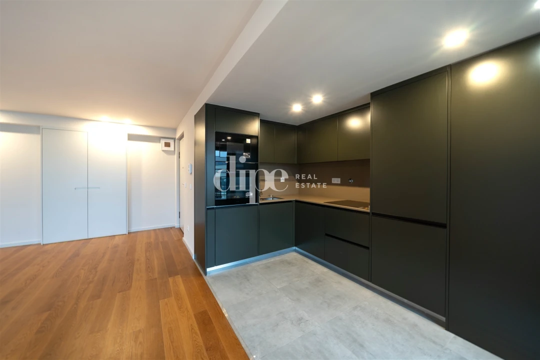 Apartamento T2 para Arrendamento em Urgezes Foto 9