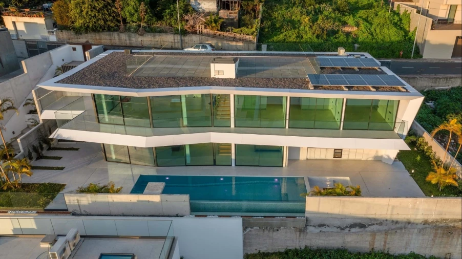 Moradia T4 para Venda em Funchal (Santa Maria Maior) Foto 2