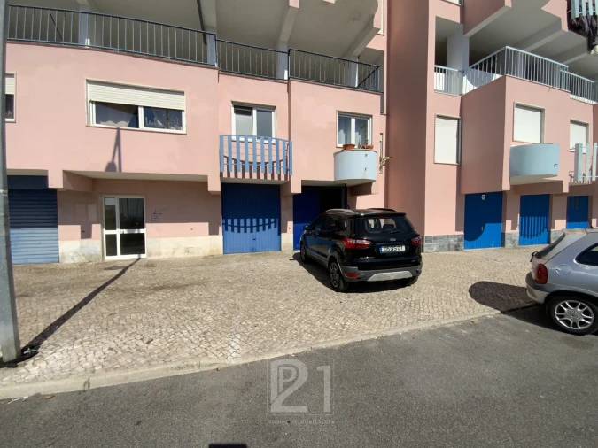 Garagem para Venda em Cacém e São Marcos Foto 1