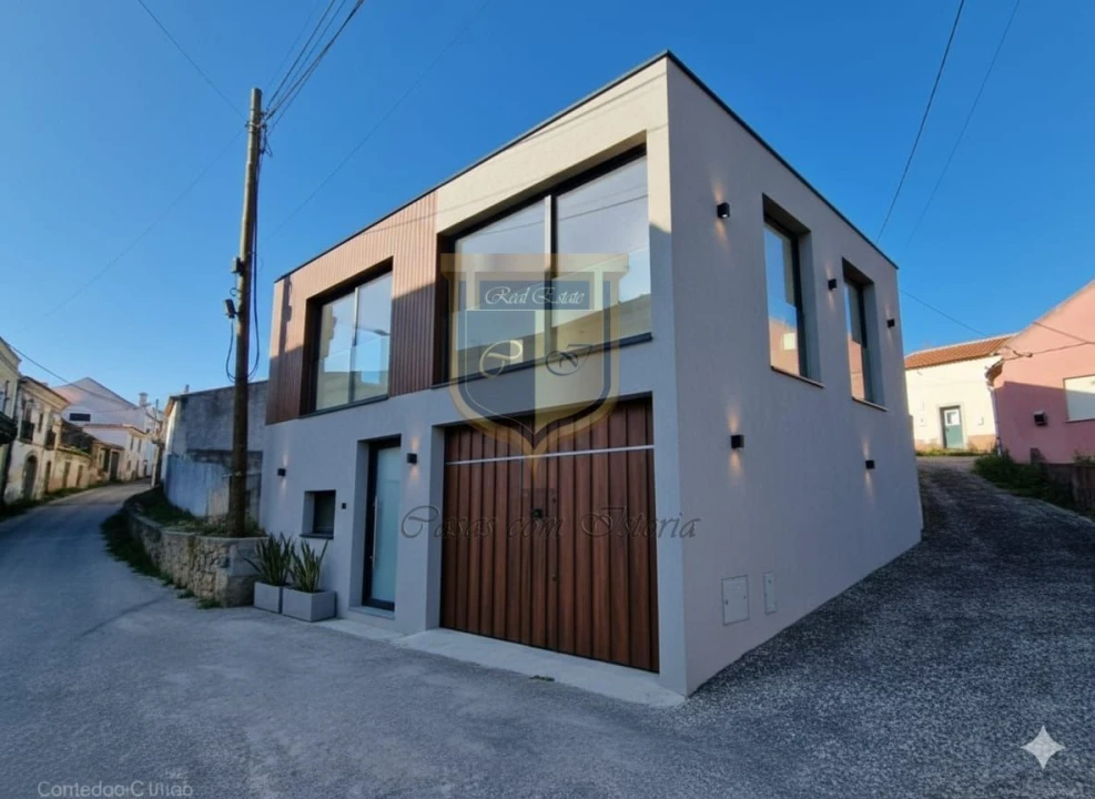 Moradia T3 para Venda em Santa Maria, São Pedro e Matacães Foto 1