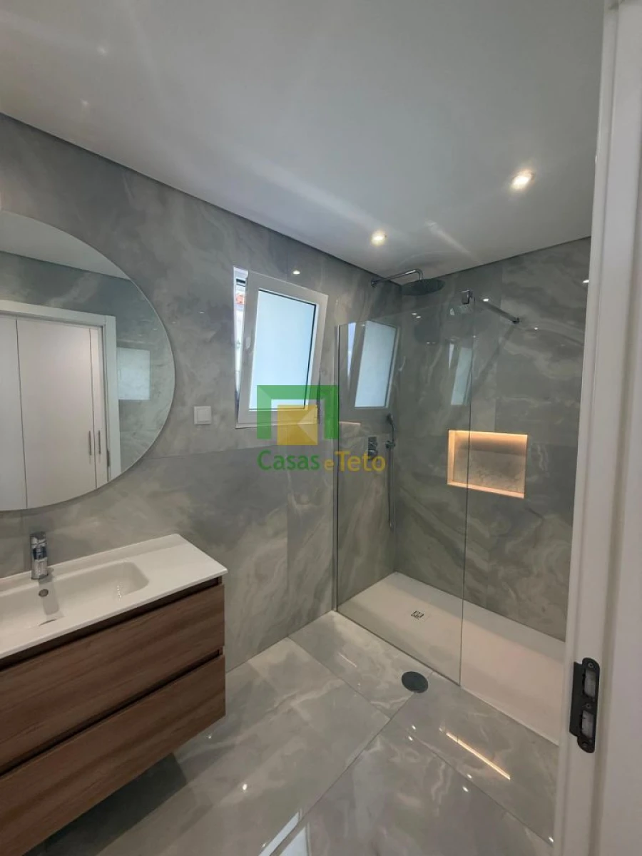 Moradia T3 para Venda em Funchal (Santa Maria Maior) Foto 14