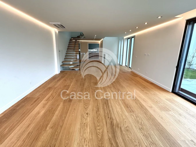 Moradia T4 para Venda em Alcabideche Foto 3