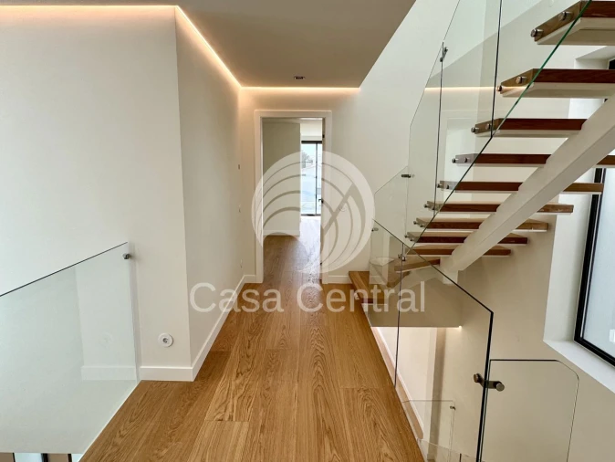 Moradia T4 para Venda em Alcabideche Foto 15