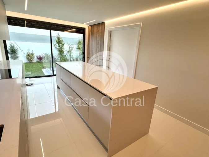 Moradia T4 para Venda em Alcabideche Foto 13