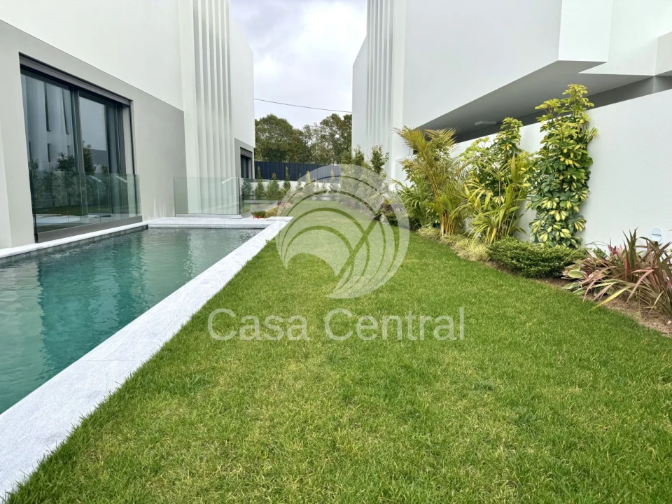 Moradia T4 para Venda em Alcabideche Foto 43