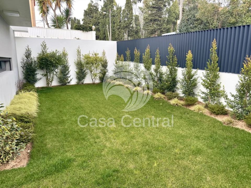 Moradia T4 para Venda em Alcabideche Foto 44