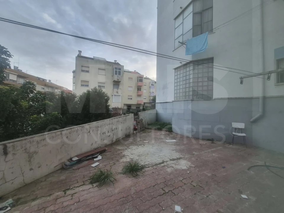 Apartamento T2 para Venda em Póvoa de Santo Adrião e Olival Basto Foto 1