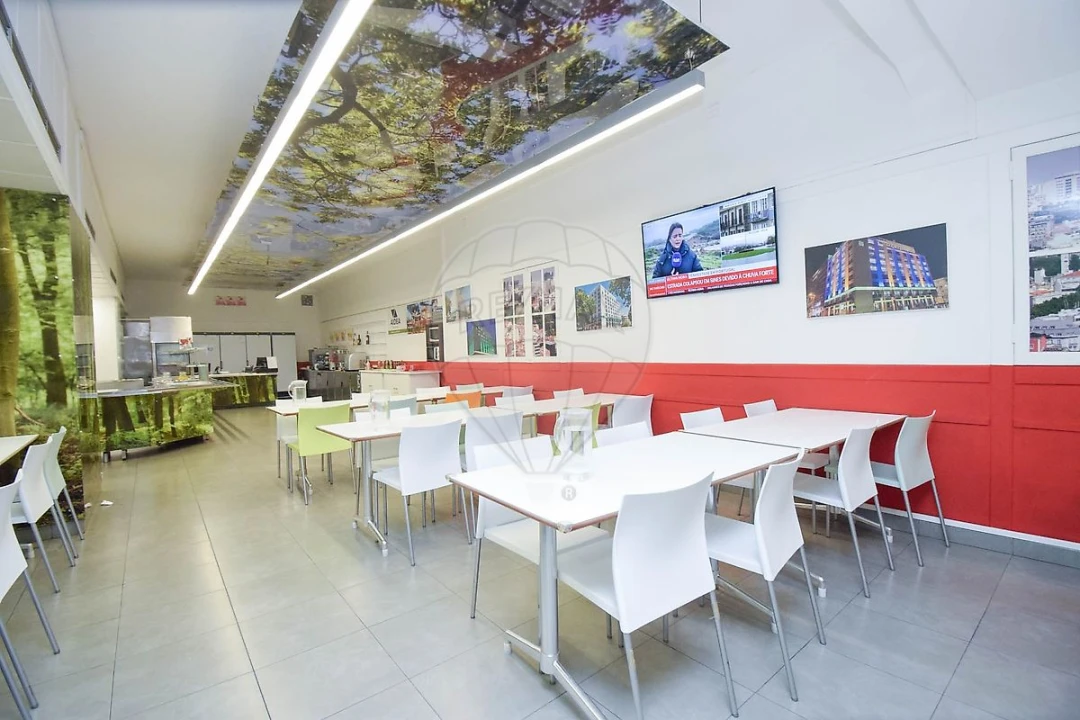 Loja para Arrendamento em Santo António Foto 2