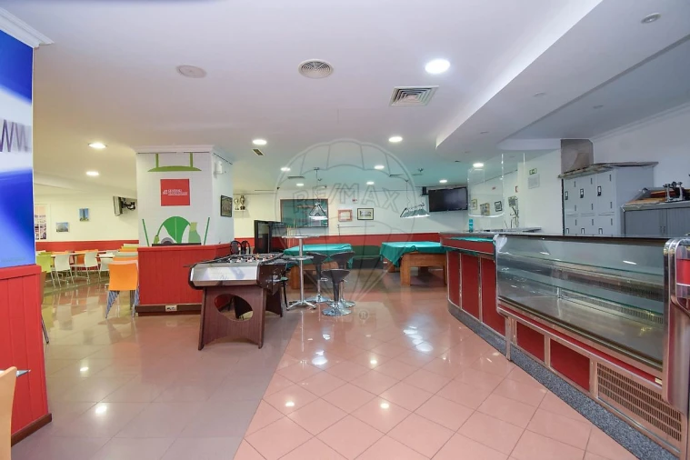 Loja para Arrendamento em Santo António Foto 14