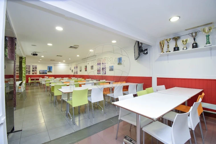 Loja para Arrendamento em Santo António Foto 17