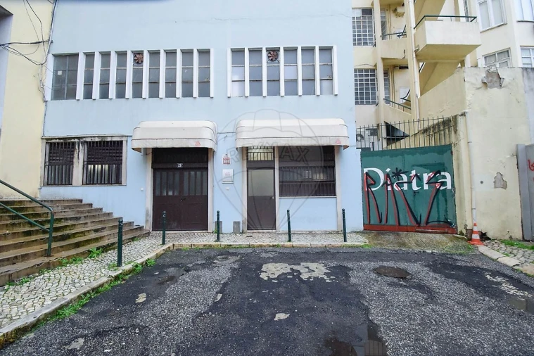 Loja para Arrendamento em Santo António Foto 10