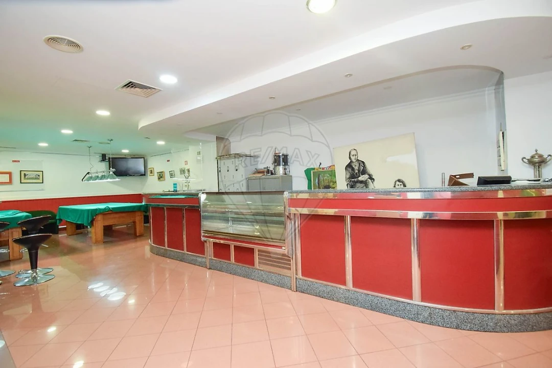 Loja para Arrendamento em Santo António Foto 15