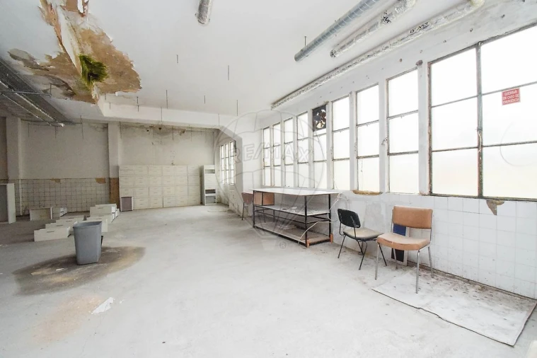 Armazém para Arrendamento em Santo António Foto 18