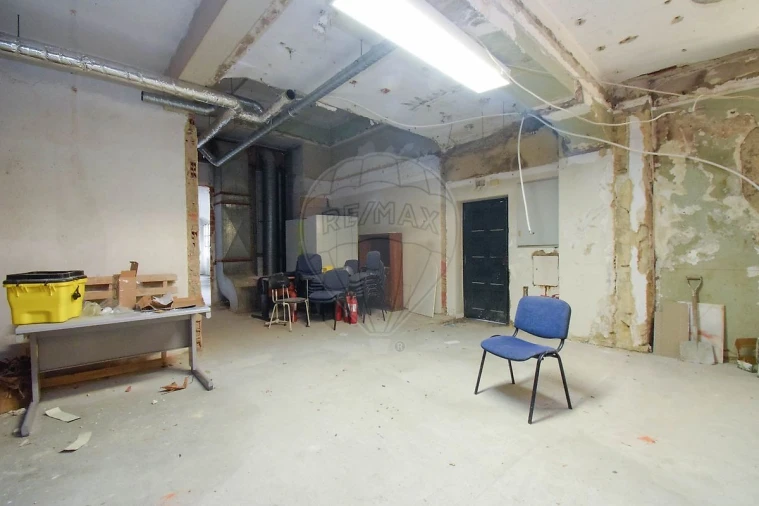 Armazém para Arrendamento em Santo António Foto 8