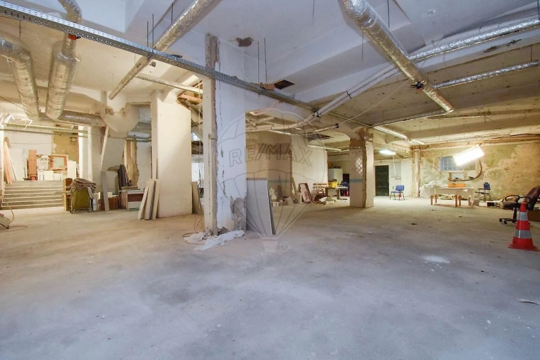 Armazém para Arrendamento em Santo António Foto 6