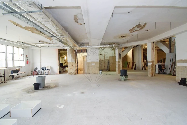 Armazém para Arrendamento em Santo António Foto 11