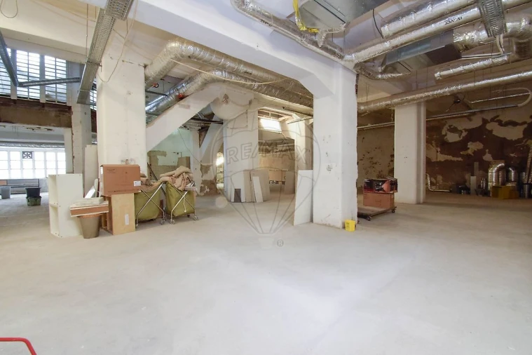 Armazém para Arrendamento em Santo António Foto 3