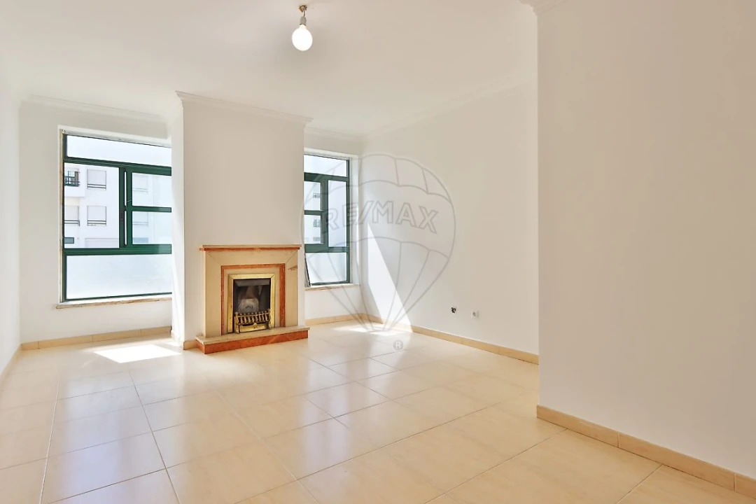 Apartamento T3 para Arrendamento em Alenquer (Santo Estêvão e Triana) Foto 6