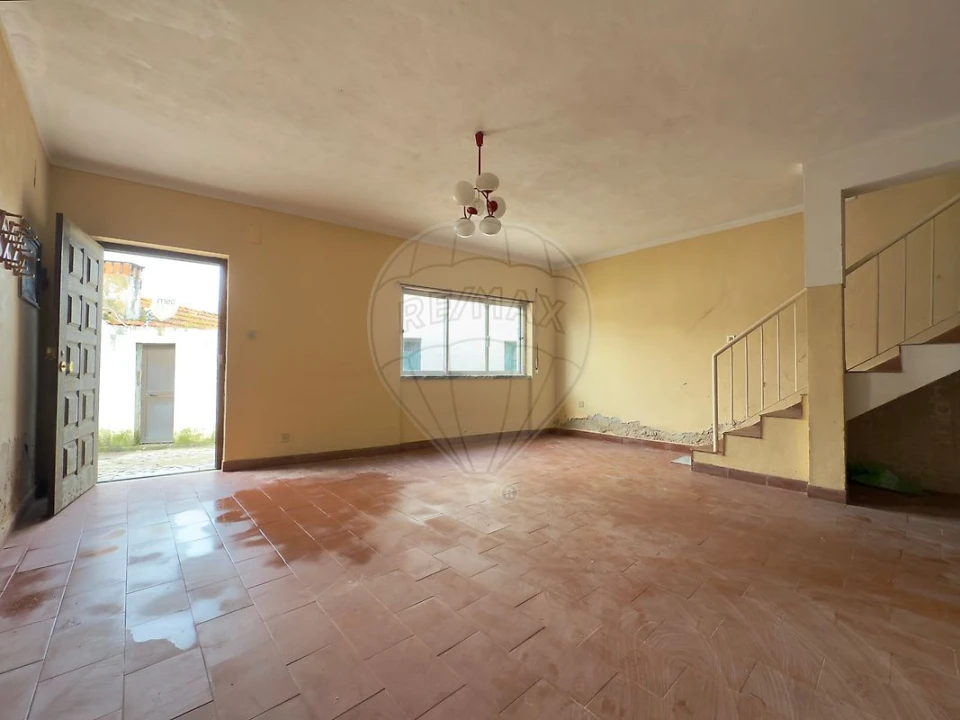 Moradia T3 para Venda em Carvoeira e Carmões Foto 3