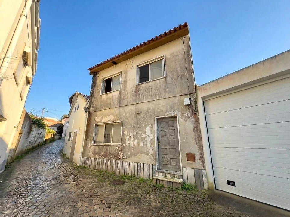 Moradia T3 para Venda em Carvoeira e Carmões Foto 1