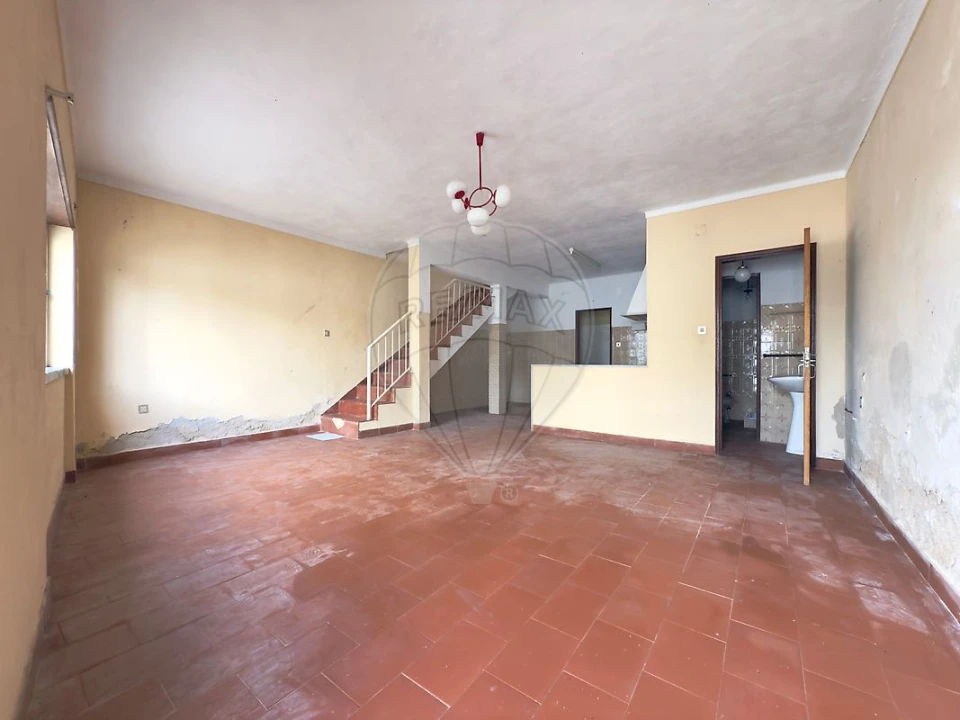 Moradia T3 para Venda em Carvoeira e Carmões Foto 4