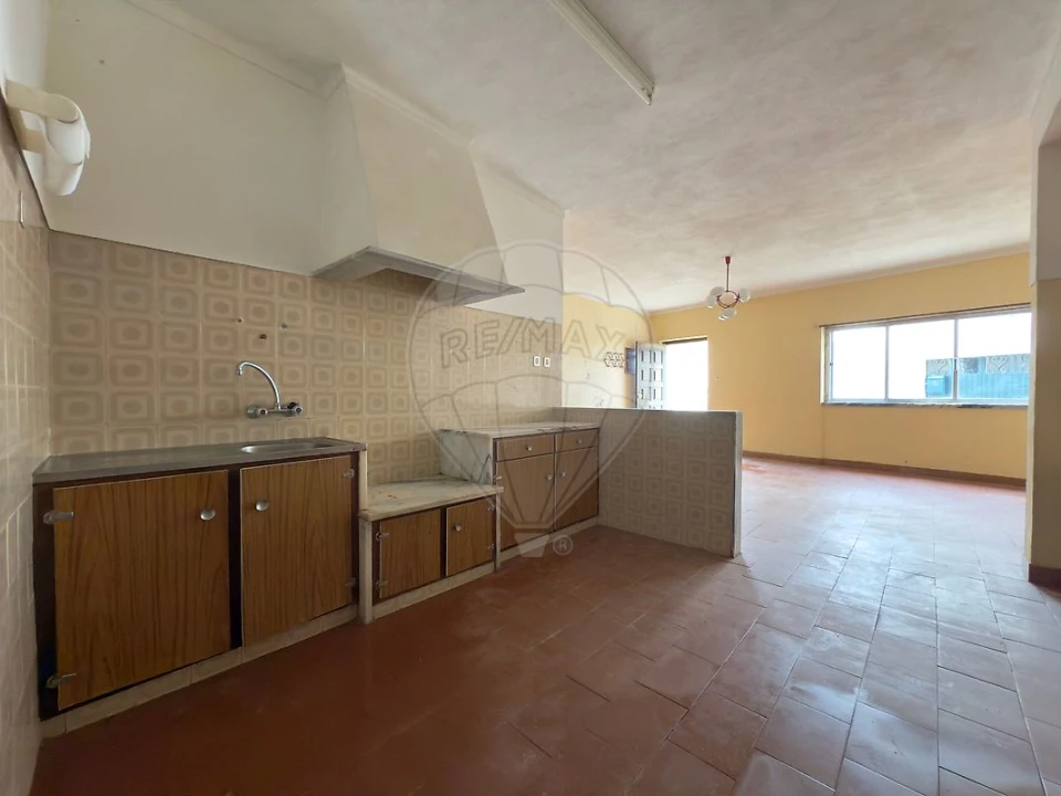 Moradia T3 para Venda em Carvoeira e Carmões Foto 6