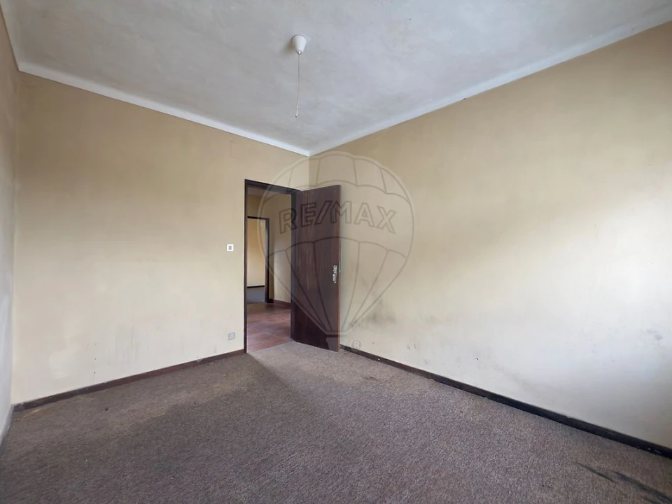 Moradia T3 para Venda em Carvoeira e Carmões Foto 9