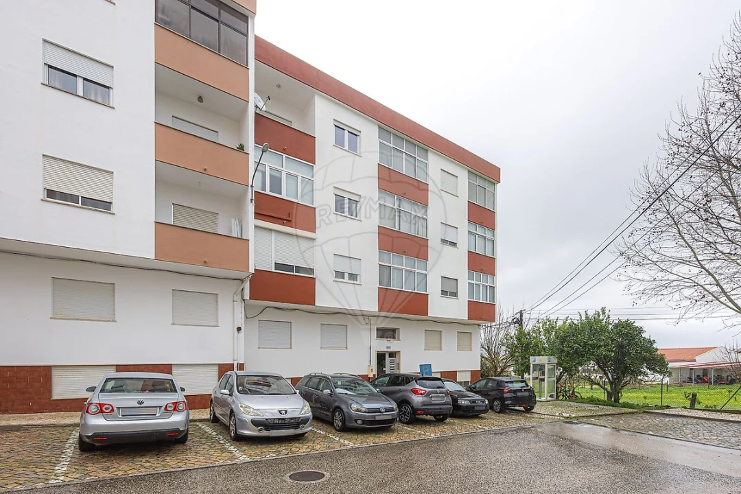 Apartamento T2 para Venda em Carregado e Cadafais Foto 10