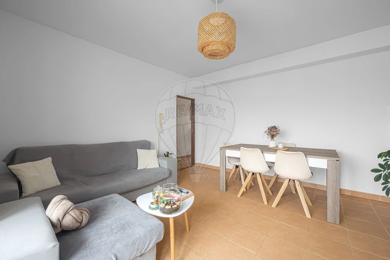 Apartamento T2 para Venda em Carregado e Cadafais Foto 6