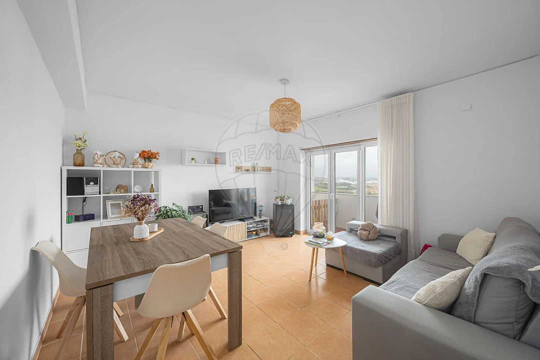 Apartamento T2 para Venda em Carregado e Cadafais Foto 8