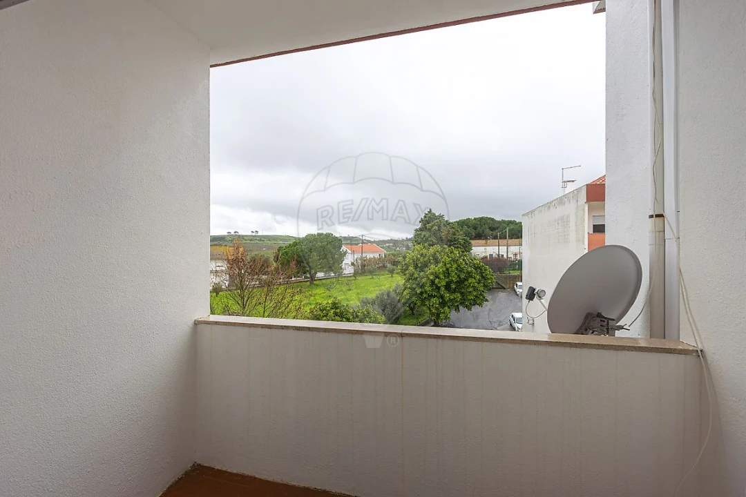 Apartamento T2 para Venda em Carregado e Cadafais Foto 12
