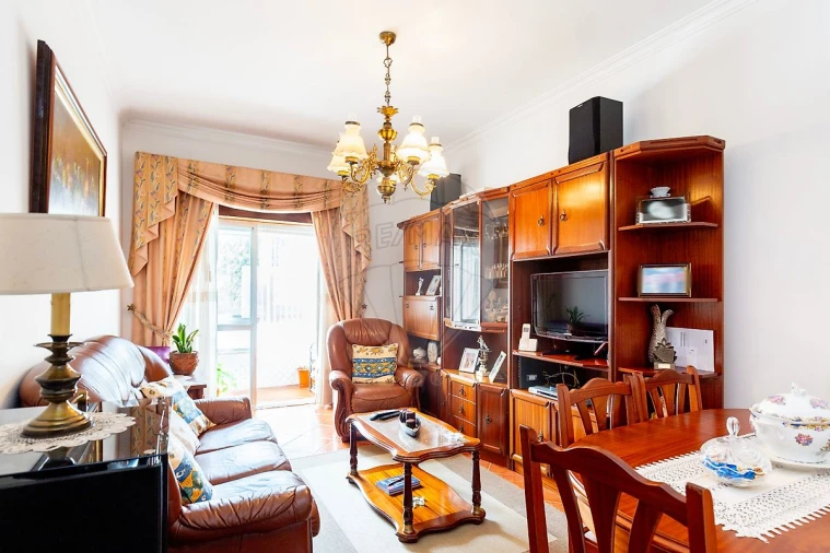 Apartamento T2 para Venda em Póvoa de Santa Iria e Forte da Casa Foto 3