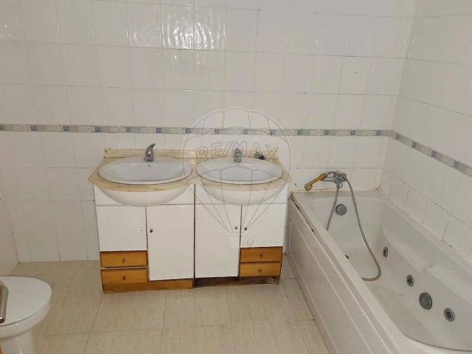 Apartamento T2 para Venda em Azambuja Foto 14