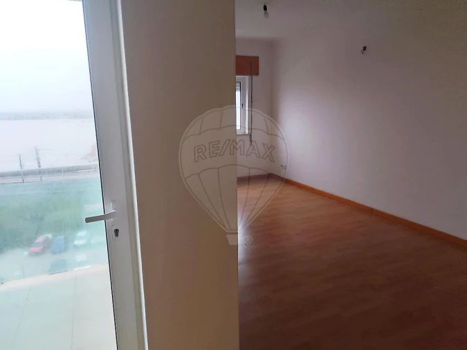 Apartamento T2 para Venda em Azambuja Foto 9
