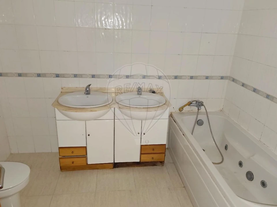 Apartamento T2 para Venda em Azambuja Foto 14