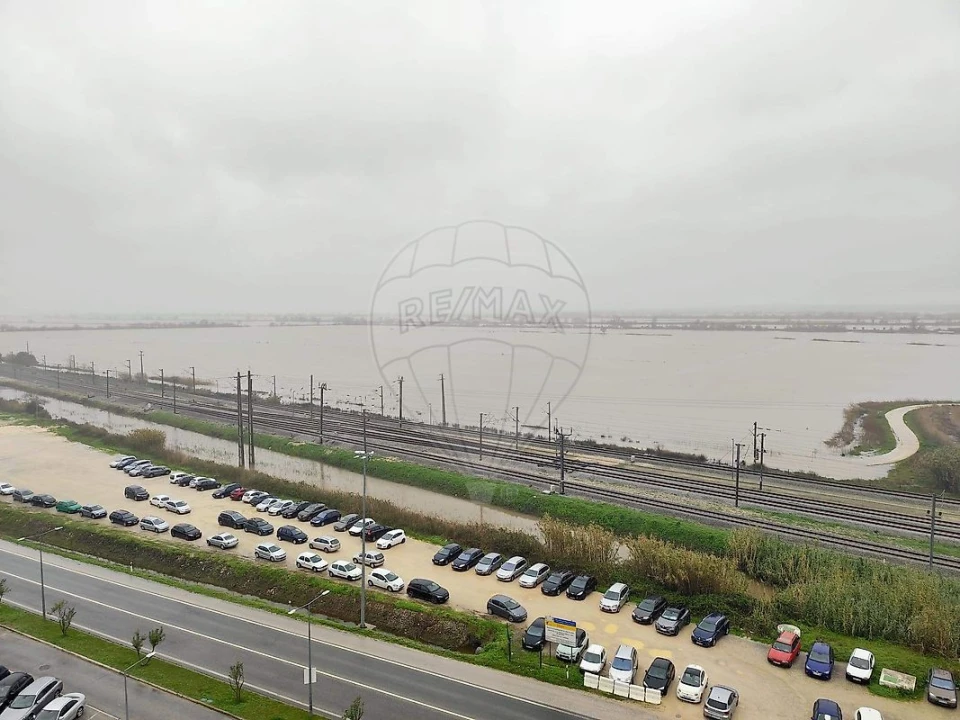 Apartamento T2 para Venda em Azambuja Foto 6