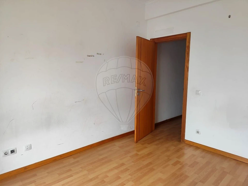 Apartamento T2 para Venda em Azambuja Foto 7