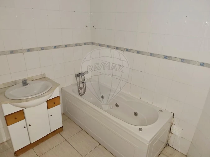 Apartamento T2 para Venda em Azambuja Foto 4