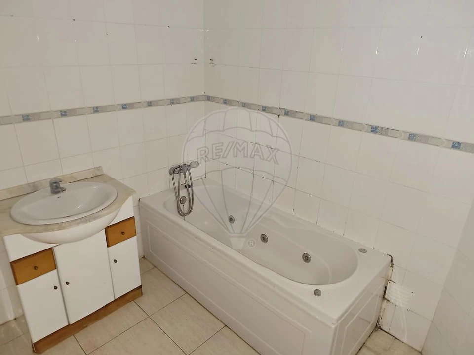 Apartamento T2 para Venda em Azambuja Foto 4