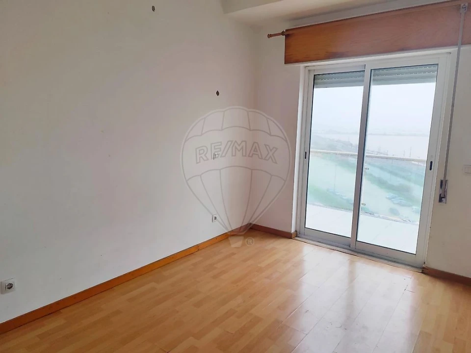 Apartamento T2 para Venda em Azambuja Foto 8