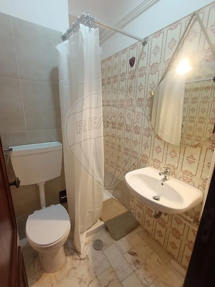 Apartamento T4 para Arrendamento em Sé Nova, Santa Cruz, Almedina e São Bartolomeu Foto 17