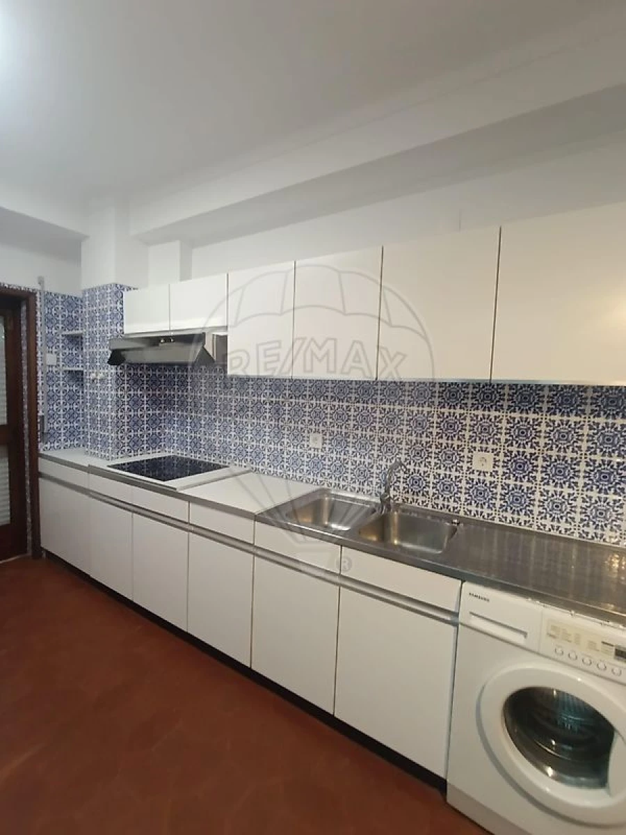 Apartamento T4 para Arrendamento em Sé Nova, Santa Cruz, Almedina e São Bartolomeu Foto 8