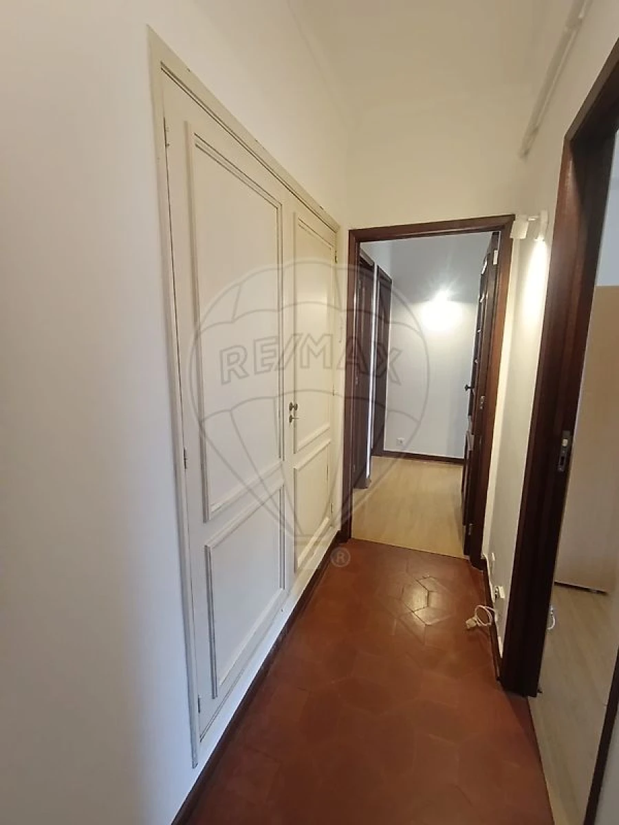 Apartamento T4 para Arrendamento em Sé Nova, Santa Cruz, Almedina e São Bartolomeu Foto 2