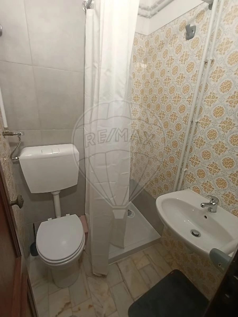 Apartamento T4 para Arrendamento em Sé Nova, Santa Cruz, Almedina e São Bartolomeu Foto 4