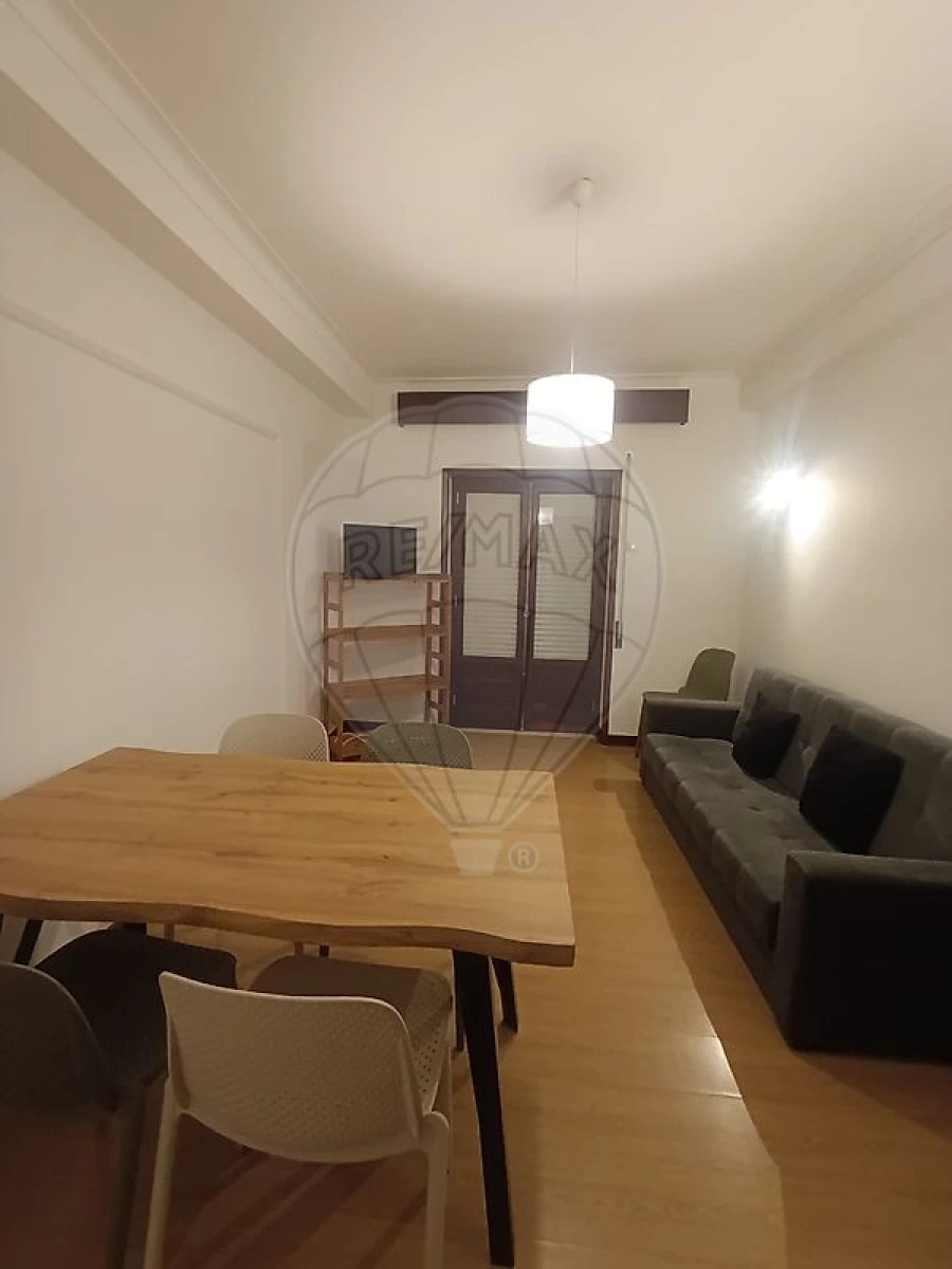 Apartamento T4 para Arrendamento em Sé Nova, Santa Cruz, Almedina e São Bartolomeu Foto 18