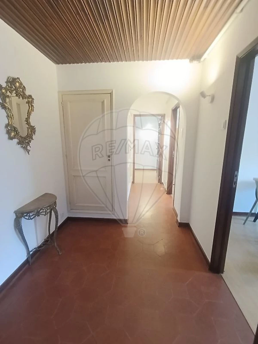 Apartamento T4 para Arrendamento em Sé Nova, Santa Cruz, Almedina e São Bartolomeu Foto 3
